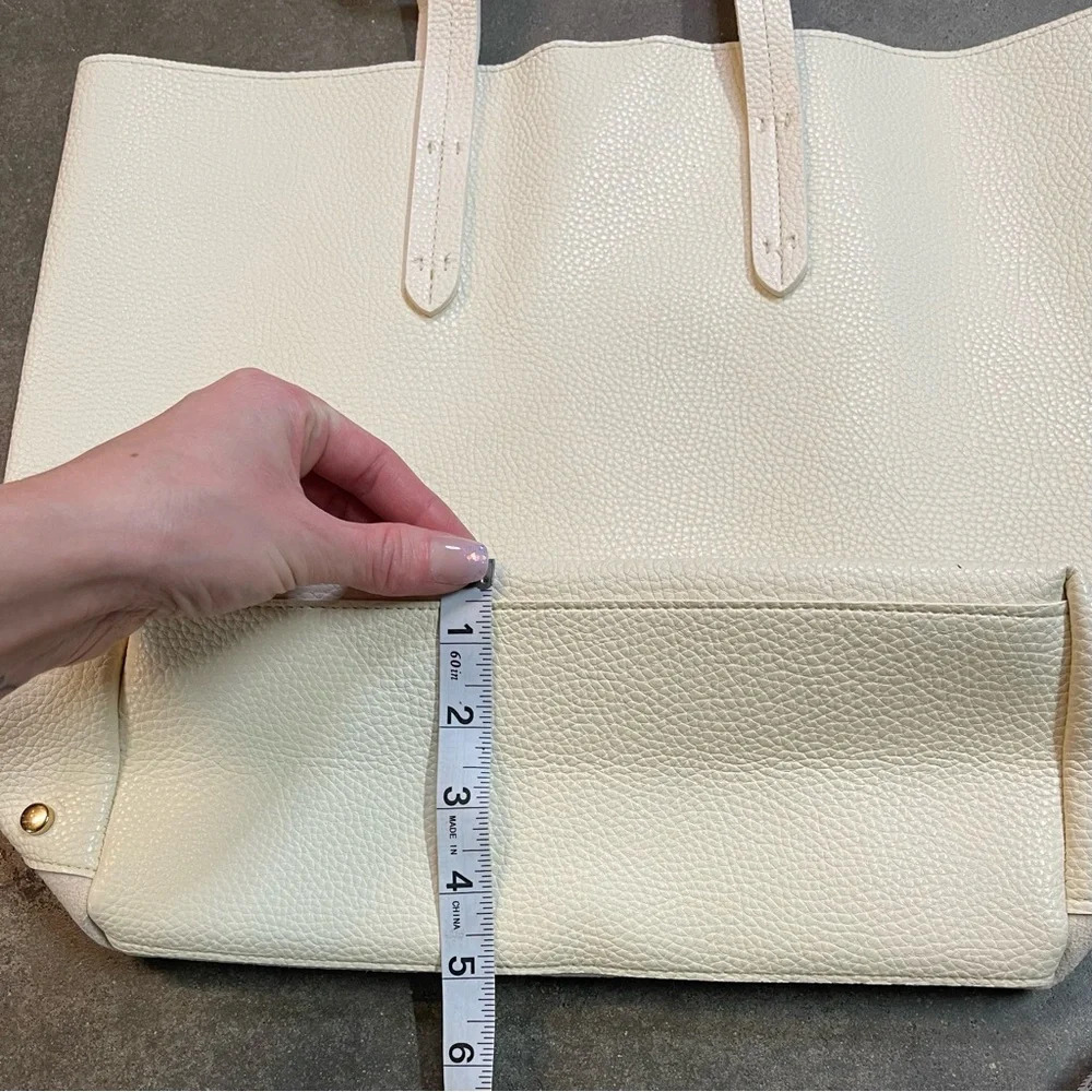 Ulta Beauty Overnighter Weekend Tote Bag Cream Shoulder Strap - Picture 7 of 8